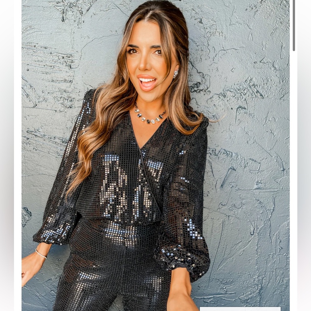 NWT Sequin Of Events Surplice V Neck Top Size Small Black